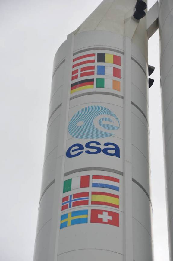 Bandeiras dos países que participam da ESA, agência espacial européia (no Centro Espacial em Kourou - Guiana  Francesa)